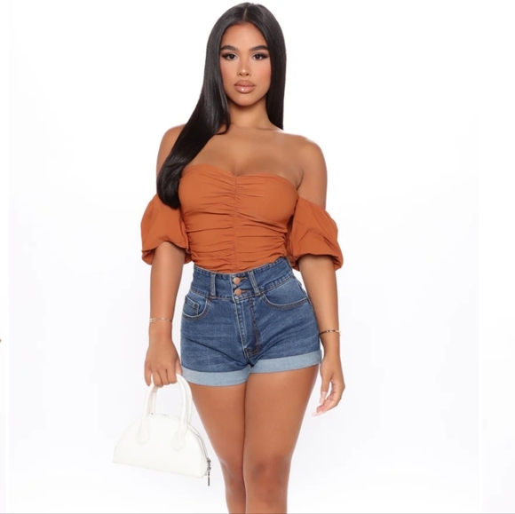 NWT Fashion Nova Women's Ruched Bodysuit with Puff Sleeves - Picture 5 of 6